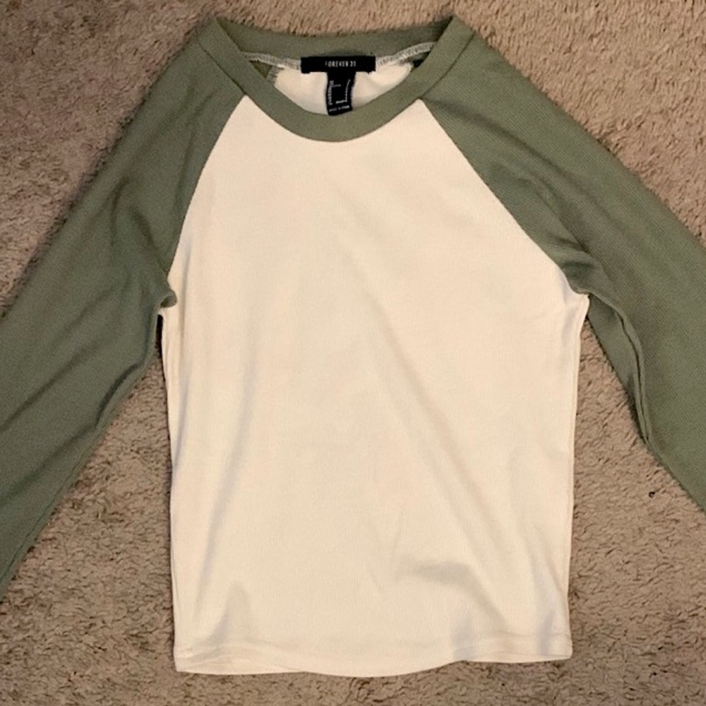 Forever 21 Green Raglan Long Sleeve Crop Top